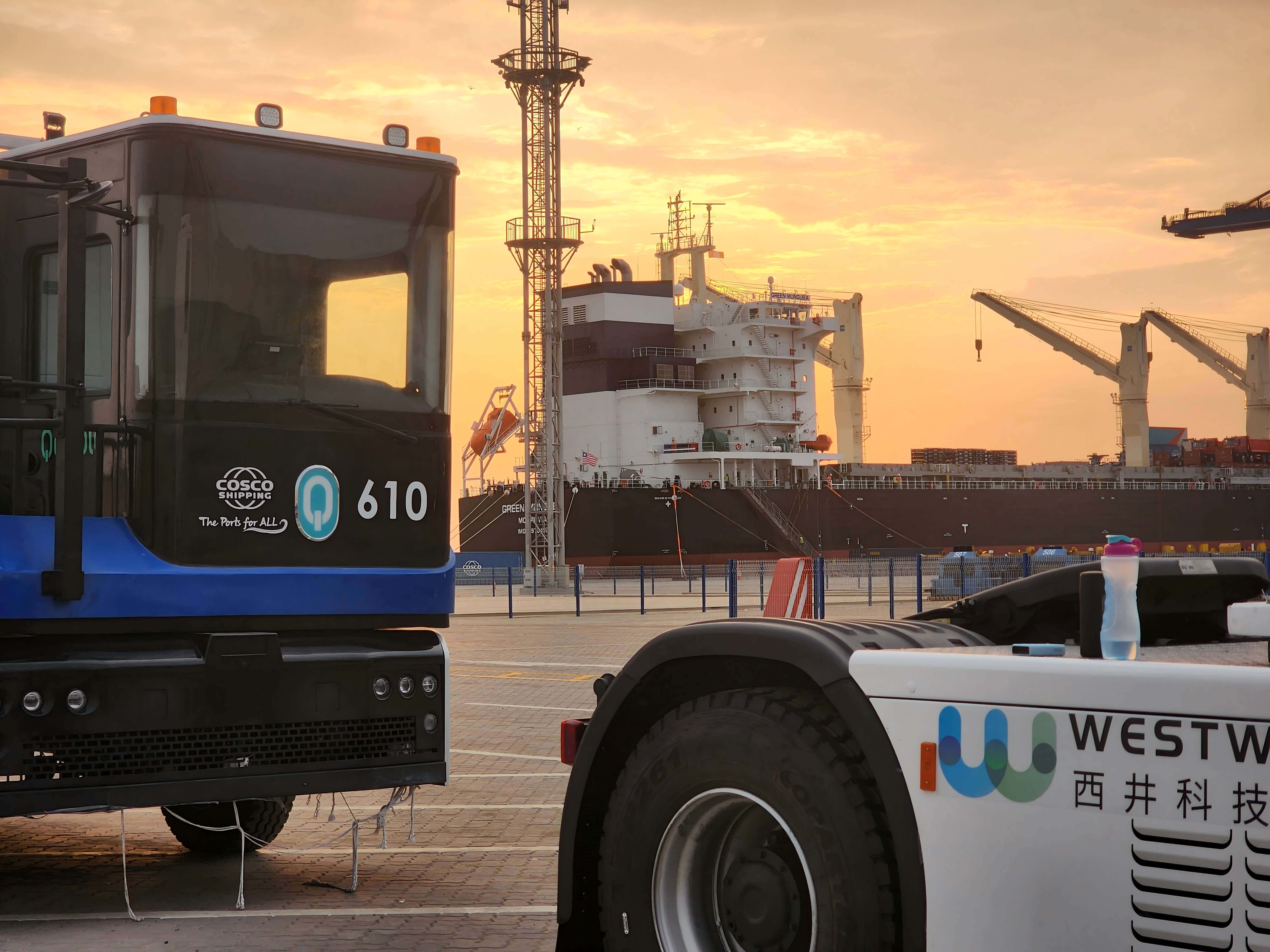 一体化港口自动化解决方案 — 规划驱动，执行可控，AI优化