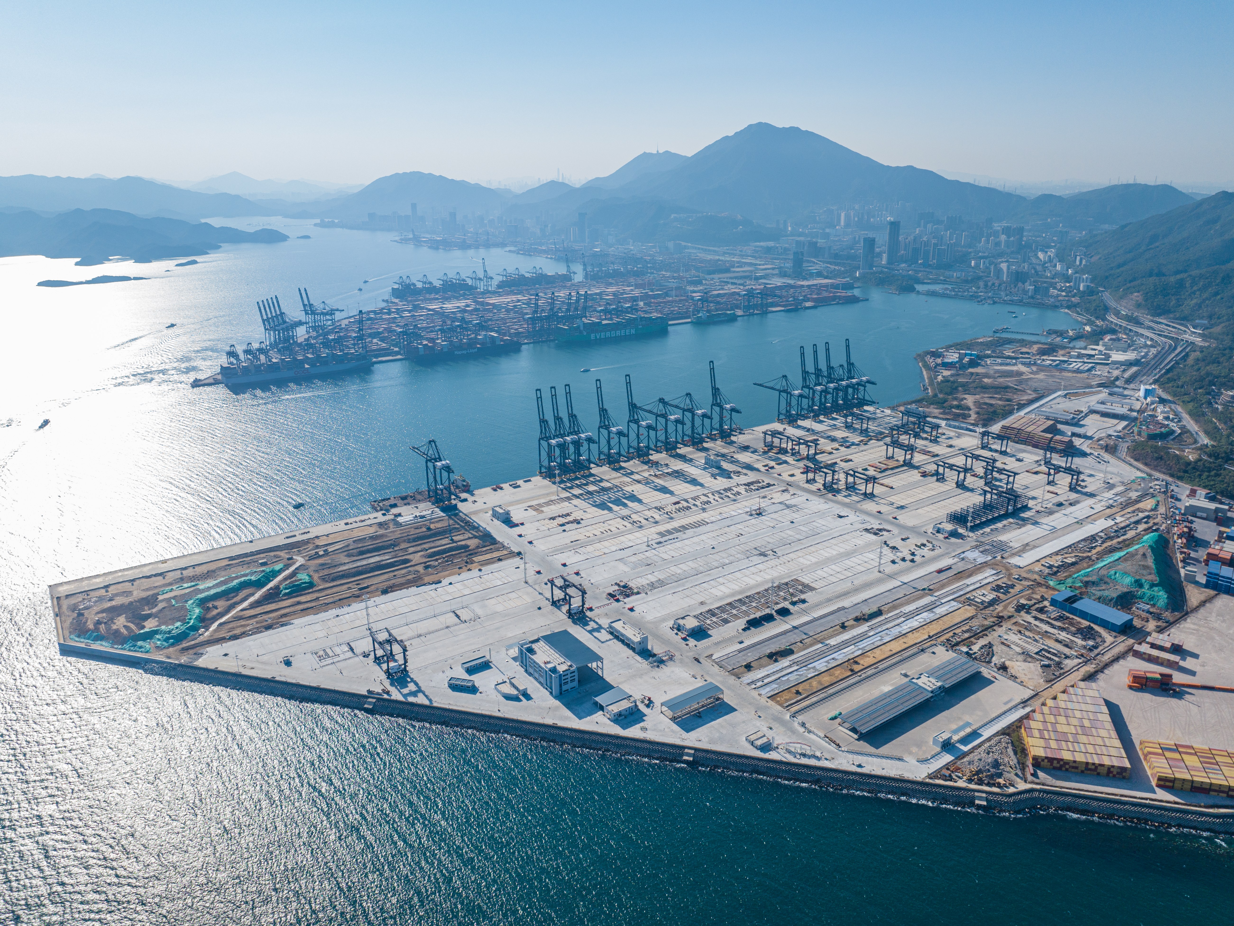 盐田港！西井科技明星产品Q-Truck中标全球最大单体集装箱码头之一自动驾驶项目